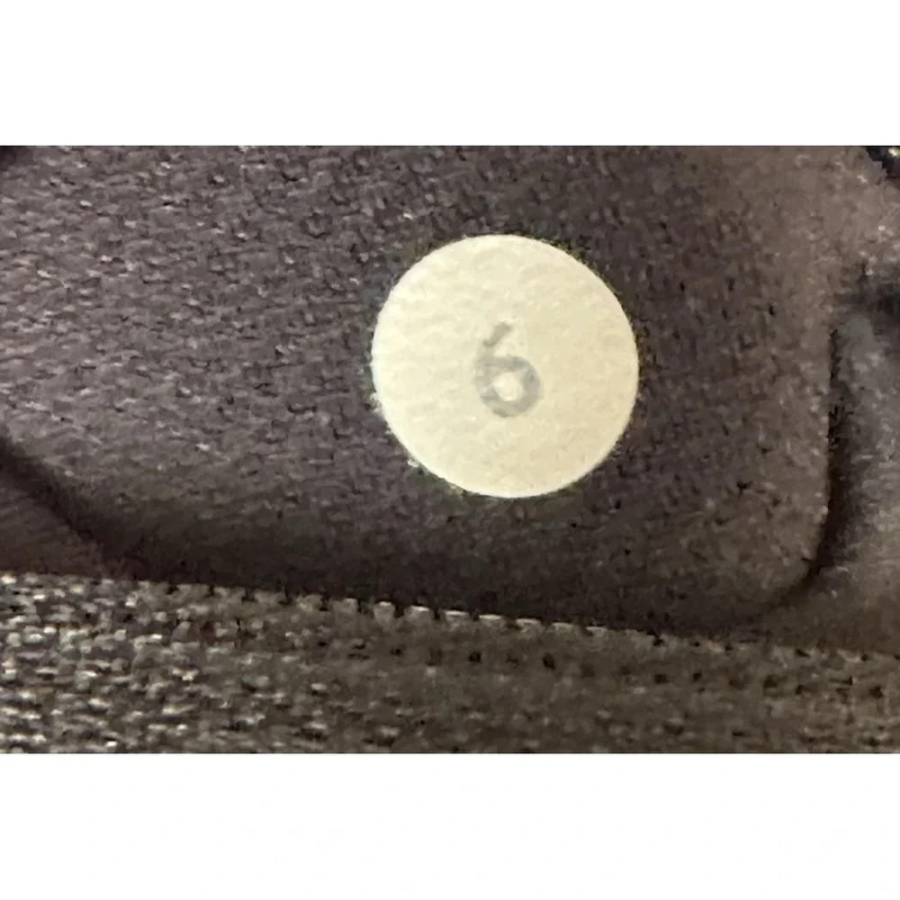 Lululemon‎ Women's Size 6 Cropped Leggings 22